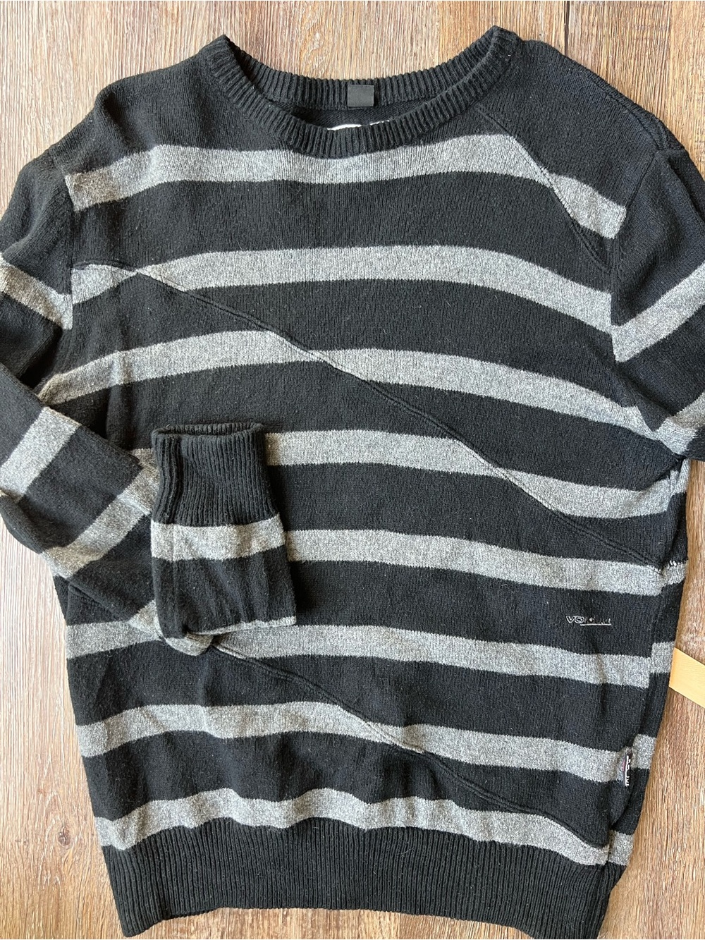 Volcom Men’s Large Black Gray Striped Wool Blend Sweater Y2K Skate Grunge